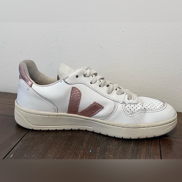 Veja V-10 Sneakers Womens size 6 - Picture 4 of 10